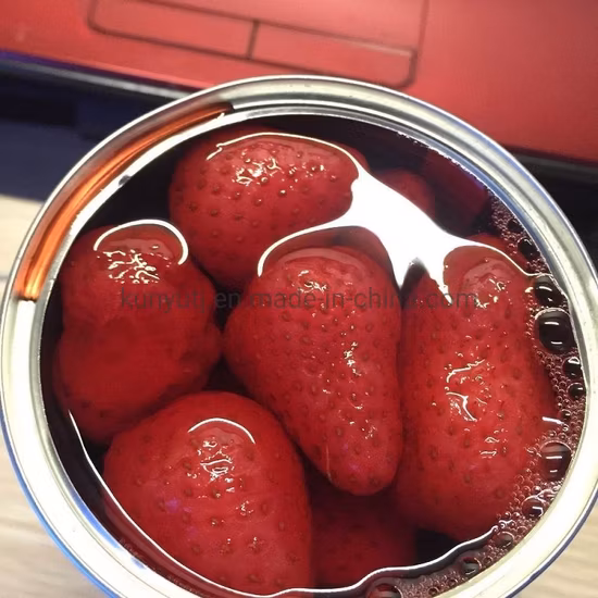 Fraises en conserve de fruits en conserve dans un sirop léger avec le meilleur service